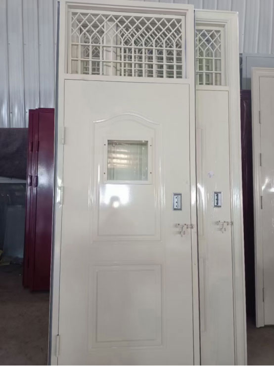 共和学校教室门