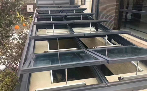 某轨道交通车辆维修车间共和排烟窗应用