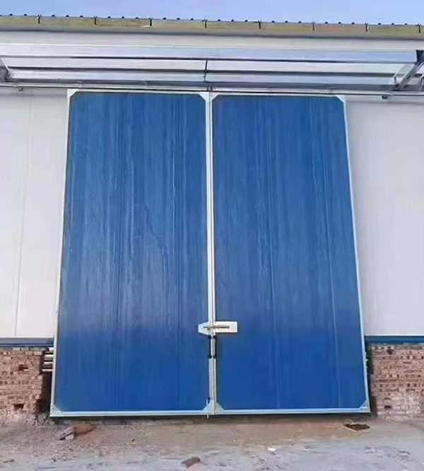 共和工业门在大型仓储物流通道中的应用实例