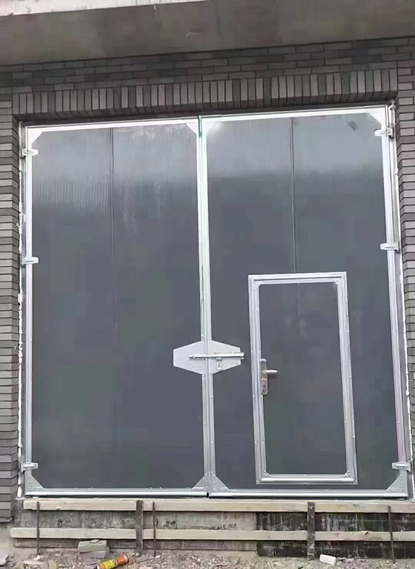 共和工业平开门在大型设备制造车间的应用实例