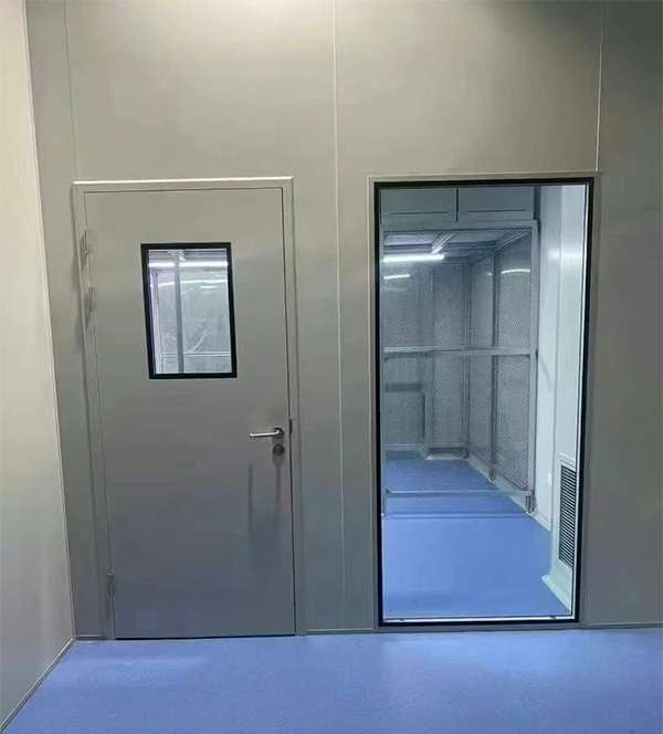 学校教学楼完成共和防火门标准化安装